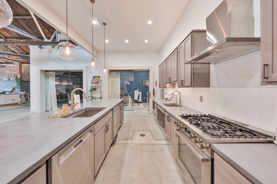 More Photos Of 915 Northampton St, Easton General Retail For Sale