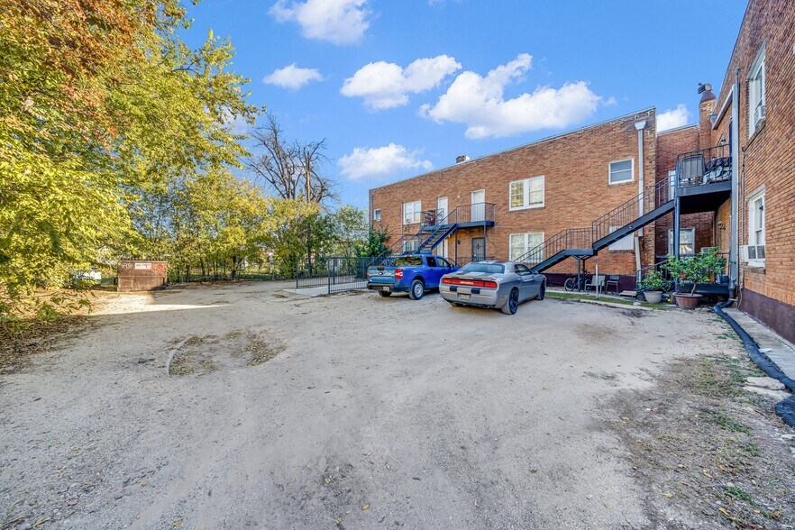 More Photos Of 1409 W Woodlawn Ave, San Antonio Apartments For Sale