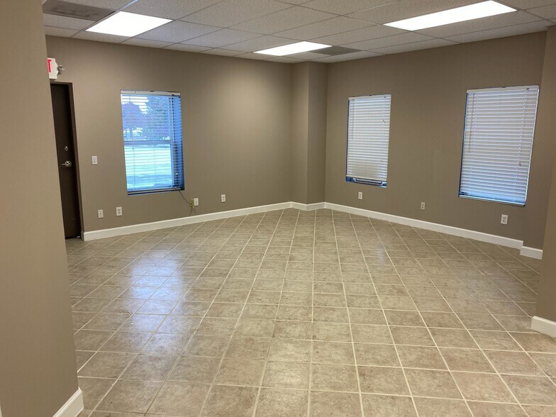 More Photos Of 825 Midpoint Dr, O'Fallon Warehouse For Sale