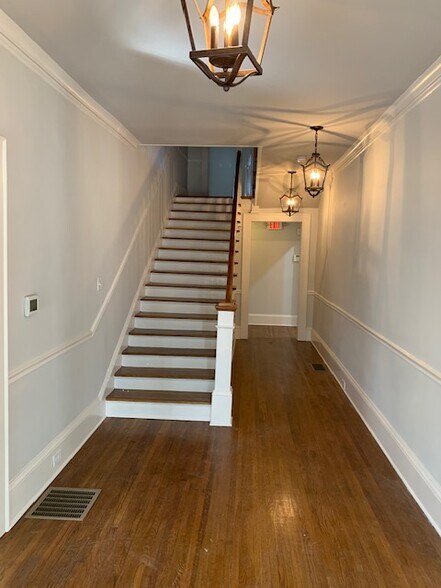 More Photos Of 1814 Euclid Ave, Charlotte Office For Lease