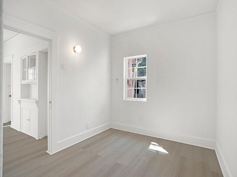 More Photos Of 2201 Trinity St, Los Angeles Apartments For Sale