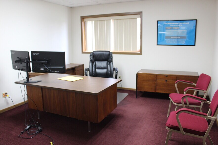 More Photos Of 1116 Grenoble Dr, Bellevue Warehouse For Lease