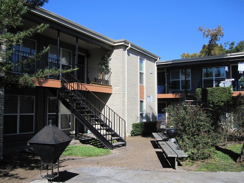 More Photos Of 1325 Cedar Post Ln, Houston Apartments For Sale