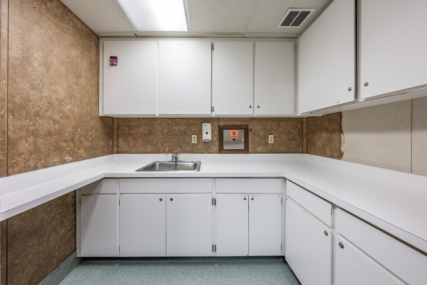 More Photos Of 927 O St, Firebaugh Healthcare For Sale