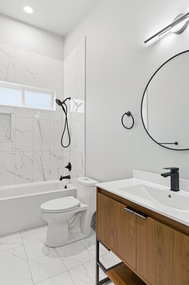 More Photos Of 11825 59th Ave ave, Seattle Apartments For Sale