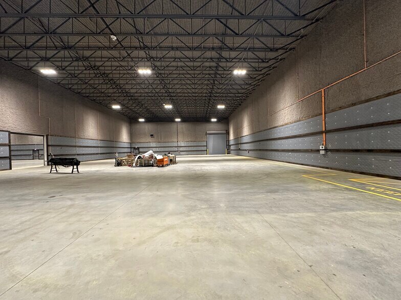 More Photos Of 382 Channel Dr, Port Washington Office For Lease