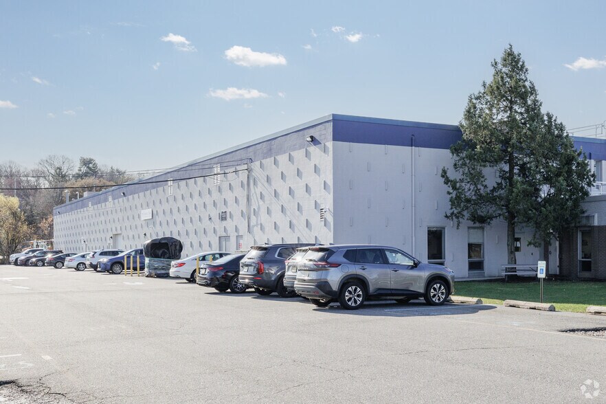 More Photos Of 600 Willow Tree Rd, Leonia Manufacturing For Lease