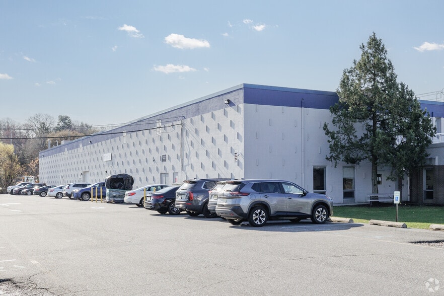 More Photos Of 600 Willow Tree Rd, Leonia Manufacturing For Lease