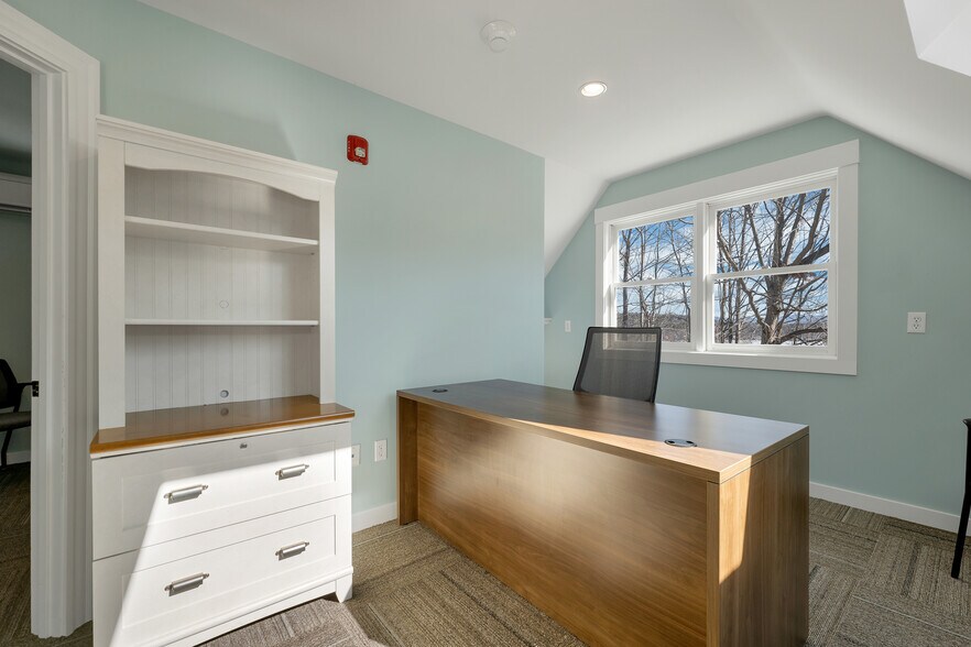 More Photos Of 252 Daniel Webster Hwy, Meredith Office For Sale