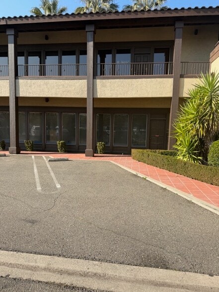 More Photos Of 1031 15th St, Modesto Office For Lease