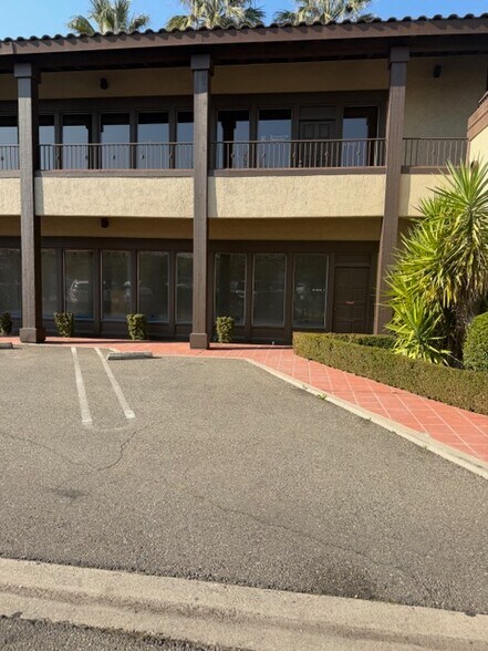 More Photos Of 1031 15th St, Modesto Office For Lease