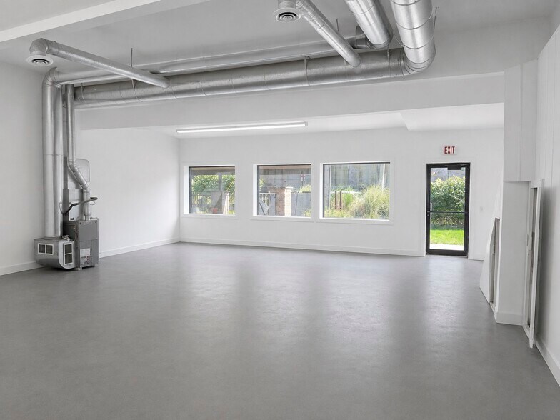 More Photos Of 1226 Fairport Rd, Fairport Freestanding For Lease