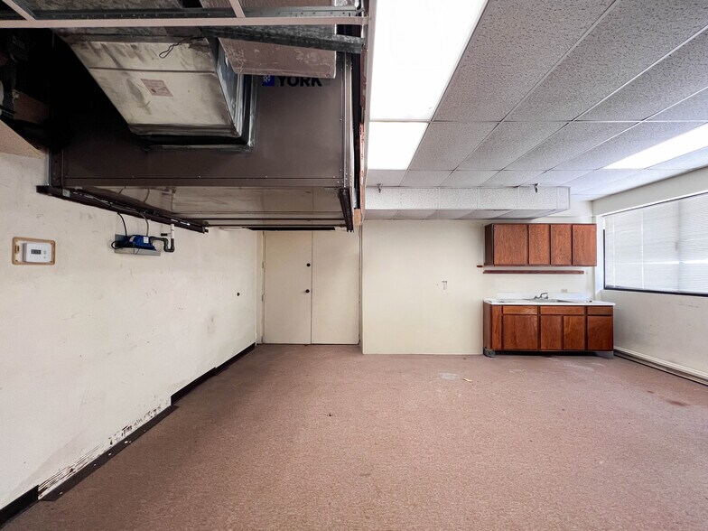 More Photos Of 1542 Young St, Honolulu Office Residential For Sale