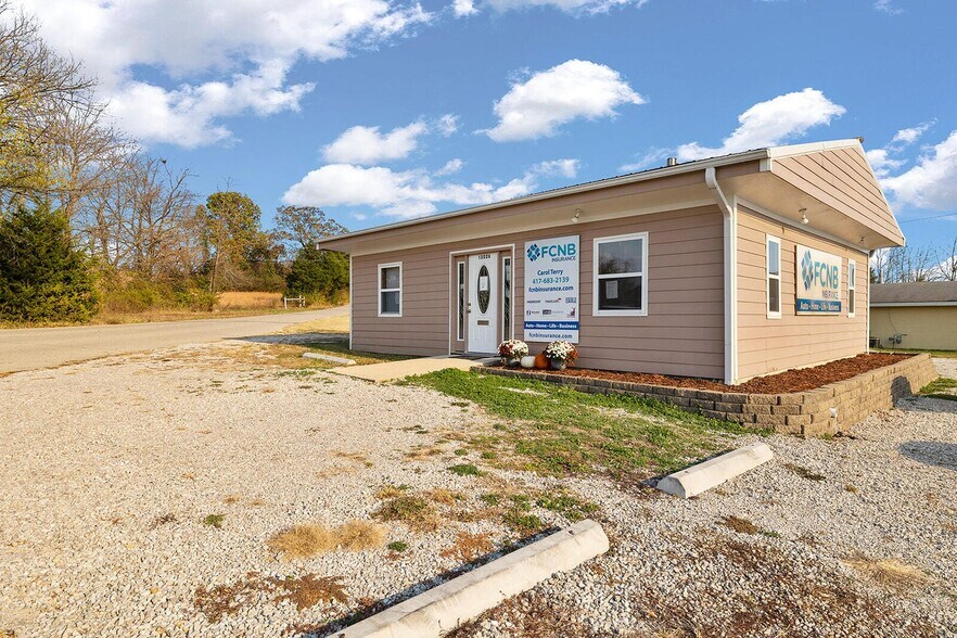 Primary Photo Of 1302 Shull St, Ava Medical For Sale