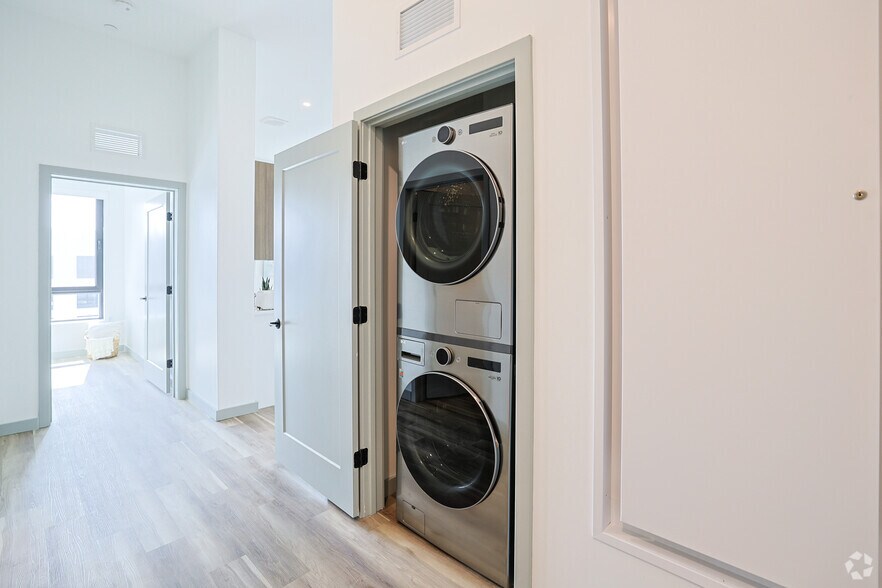 More Photos Of 39 Railroad Ave, Haverhill Apartments For Lease
