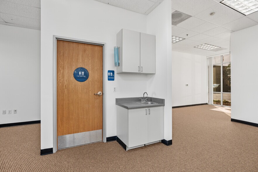 More Photos Of 26429 Rancho Pky, Lake Forest Research And Development For Lease