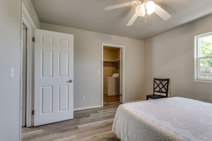 More Photos Of NW 10th St & N Classen Blvd, Oklahoma City Apartments For Sale