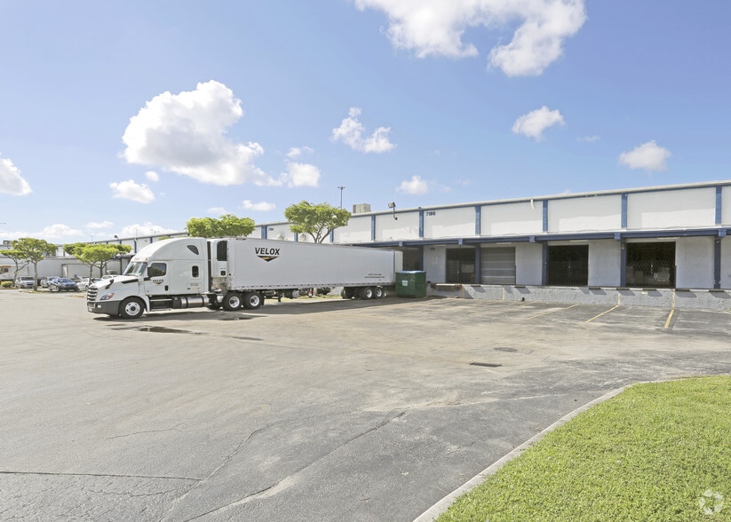 More Photos Of 6950-7190 NW 12th St, Miami Warehouse For Lease