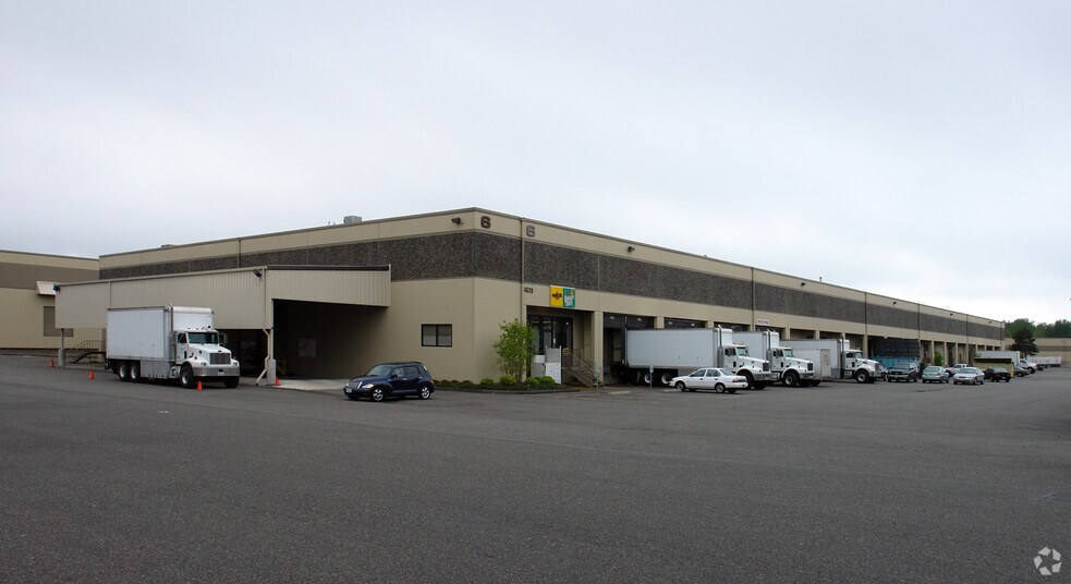 More Photos Of 4620 95th St SW, Lakewood Warehouse For Lease