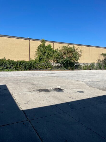 More Photos Of 60 Torlake Cres, Toronto Manufacturing For Sale