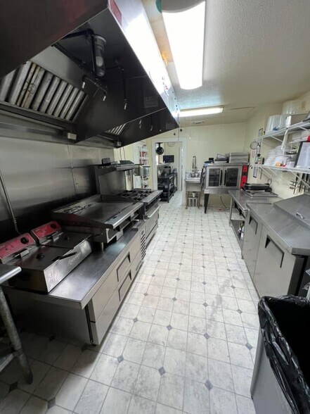 More Photos Of 119 E 5th St, Bonham Restaurant For Sale