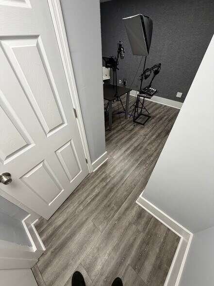 More Photos Of 308 W Main St, Smithtown Loft Creative Space For Lease
