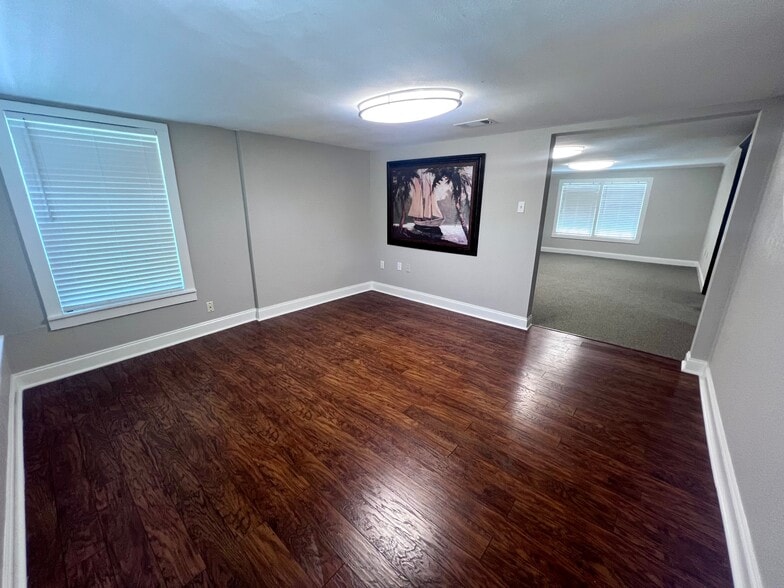 More Photos Of 2506 Anders Ln, Kemah Medical For Lease