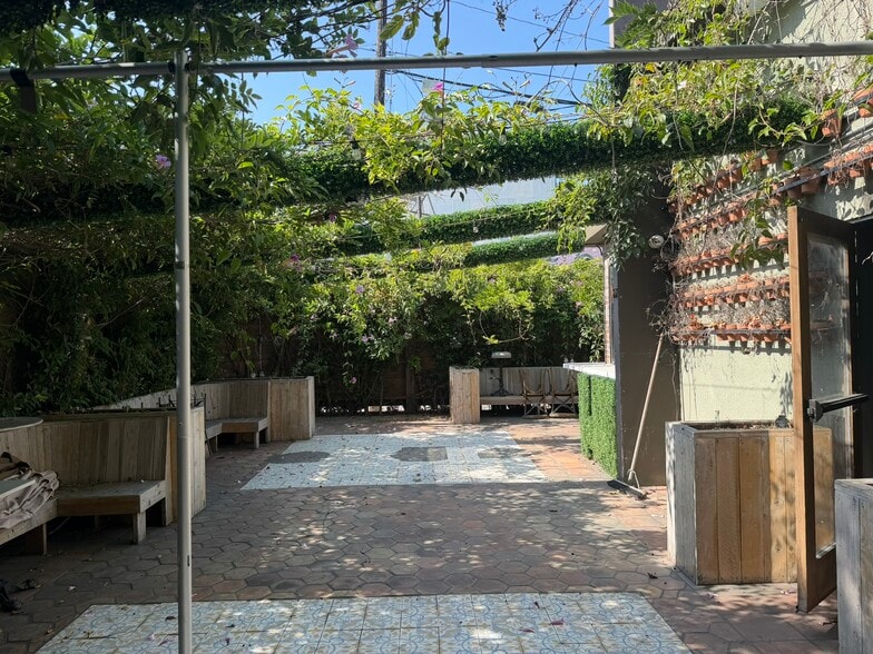 More Photos Of 1201-1205 N La Brea Ave, West Hollywood Restaurant For Lease