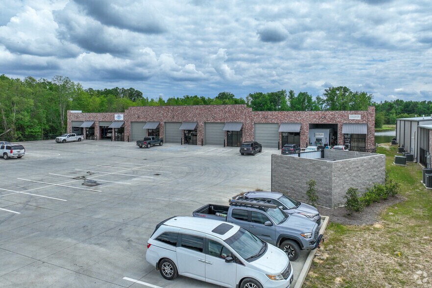 More Photos Of 124 Kimball Dr, Madison Showroom For Sale