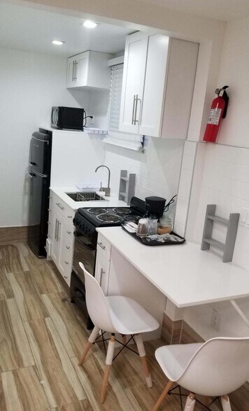 More Photos Of 1858 Dewey St, Hollywood Apartments For Sale