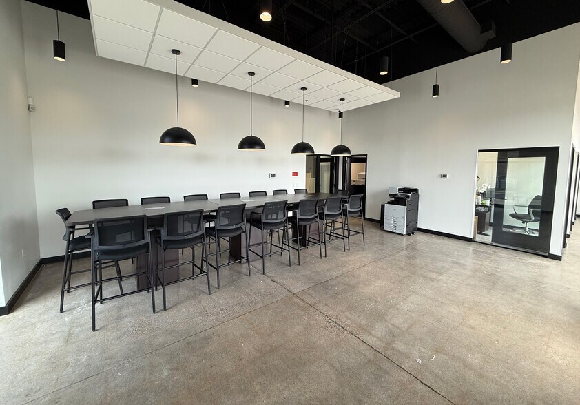 More Photos Of 11473 N Marketplace Dr, Champlin Auto Repair For Sale