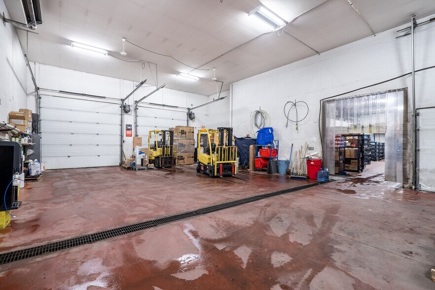 More Photos Of 2711 50 Av, Lloydminster Industrial For Sale