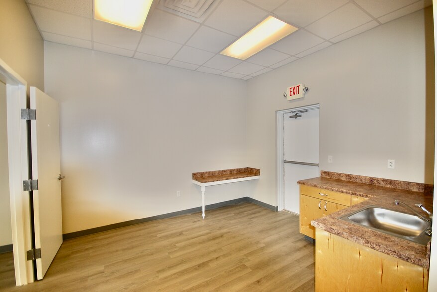 More Photos Of 1932 Highway 45 Byp, Jackson Storefront For Lease