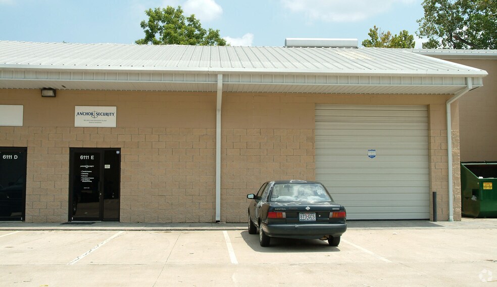 More Photos Of 6111 Milwee St, Houston Unknown For Lease