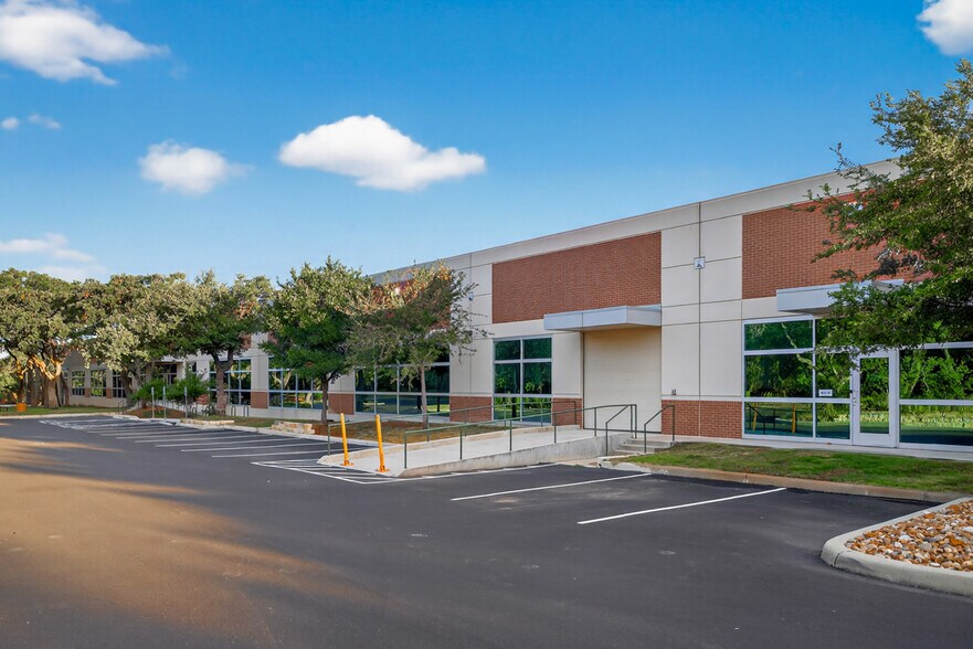 More Photos Of 12447 Network Blvd, San Antonio Office For Lease