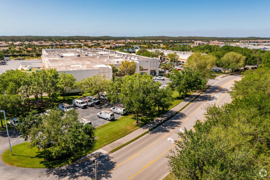 More Photos Of 12600 Westlinks Dr, Fort Myers Warehouse For Lease