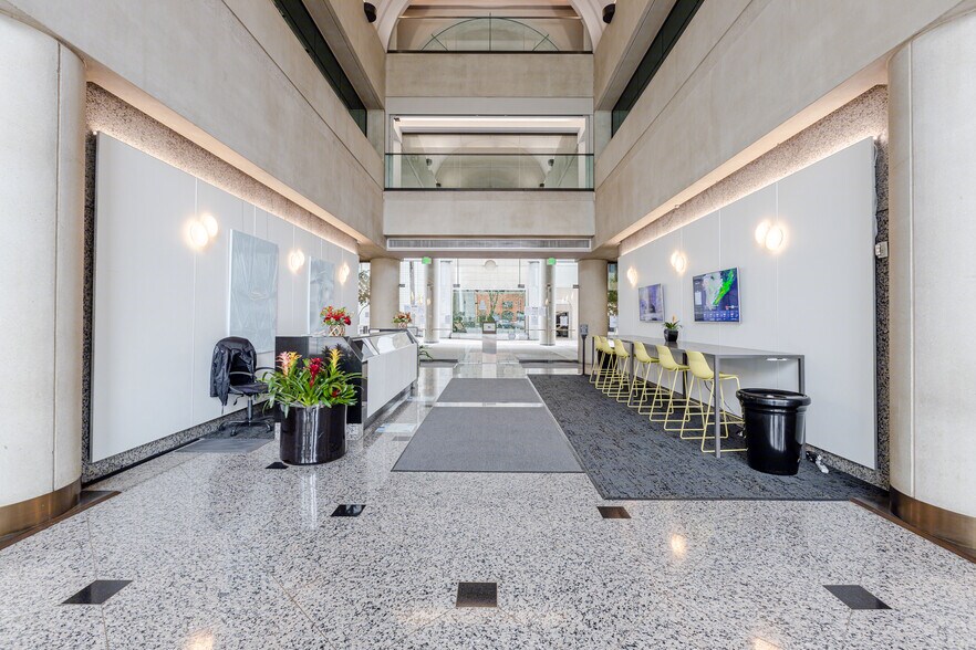 More Photos Of 330 N Brand Blvd, Glendale Office For Lease