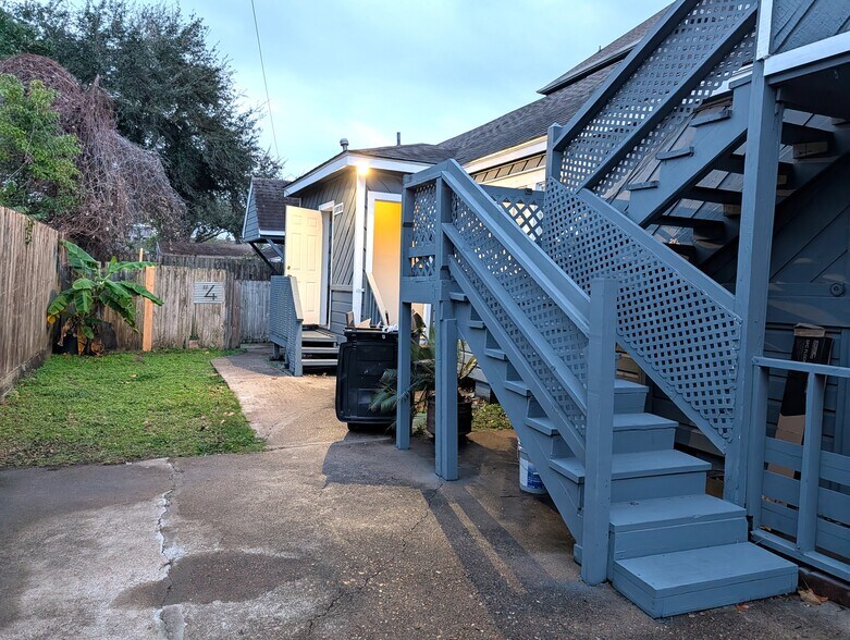 More Photos Of 704 E 22nd St, Houston Apartments For Sale