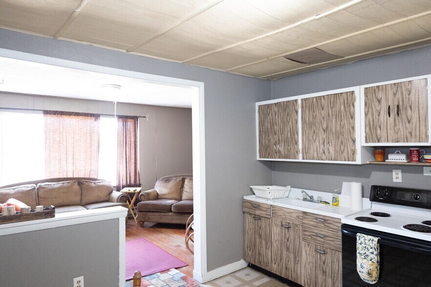 More Photos Of 103 W Main St, Hardwick Restaurant For Sale