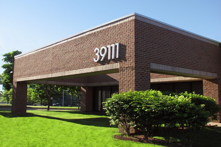 More Photos Of 39111 W 6 Mile Rd, Livonia Coworking Space