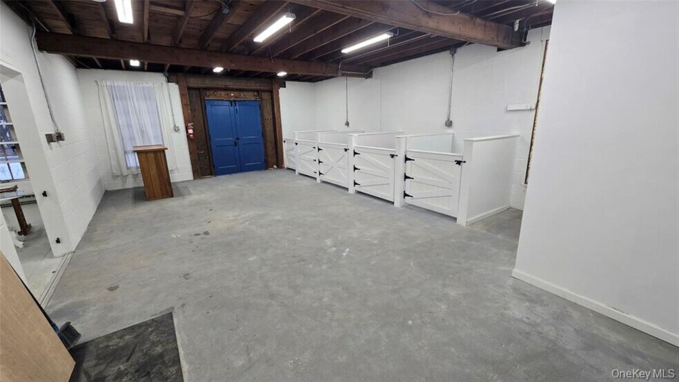 More Photos Of 1 Union School Rd, Montgomery Veterinarian Kennel For Lease