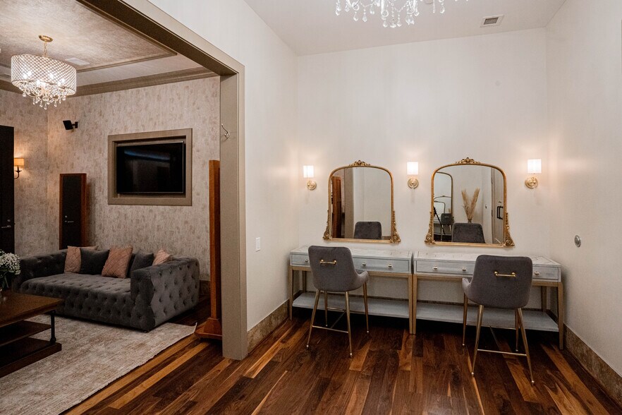 More Photos Of 16555 Creek Bend Dr, Sugar Land Freestanding For Sale