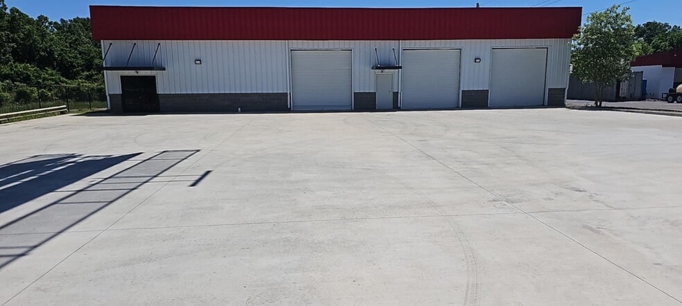 More Photos Of 2740 Old Austin Peay Hwy, Memphis Industrial For Lease