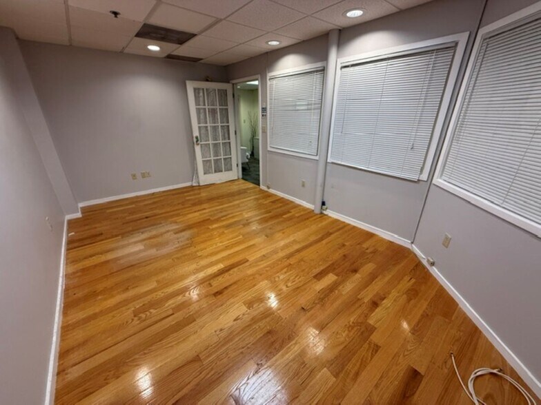 More Photos Of 288 Walnut St, Newton Office For Lease
