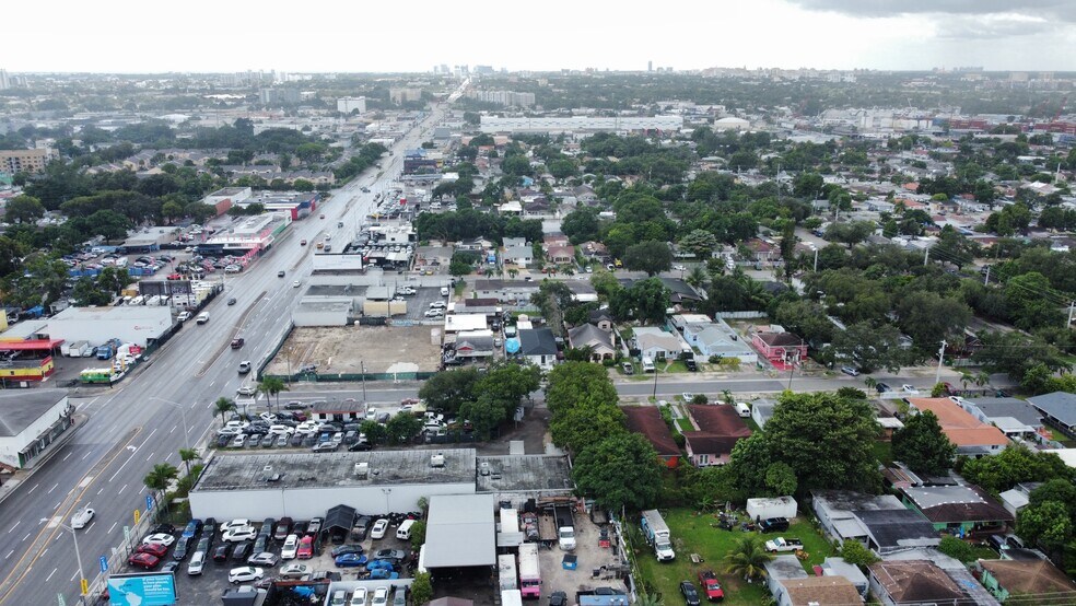 More Photos Of 3100 NW 27th Ave, Miami Manufacturing For Lease