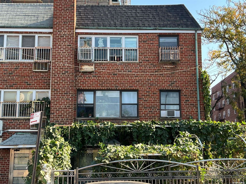 Primary Photo Of 4235 Saull St, Flushing Apartments For Sale