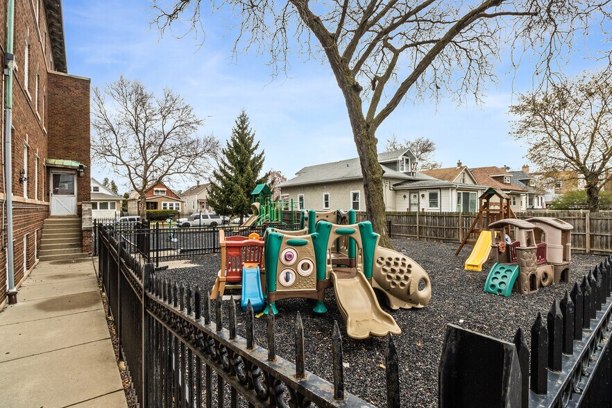 More Photos Of 4925-4933 W Patterson Ave, Chicago Apartments For Sale