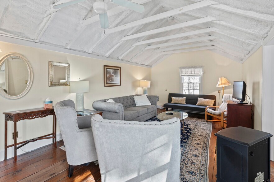 More Photos Of 23130 Briar Patch Ln, Middleburg Hospitality For Sale