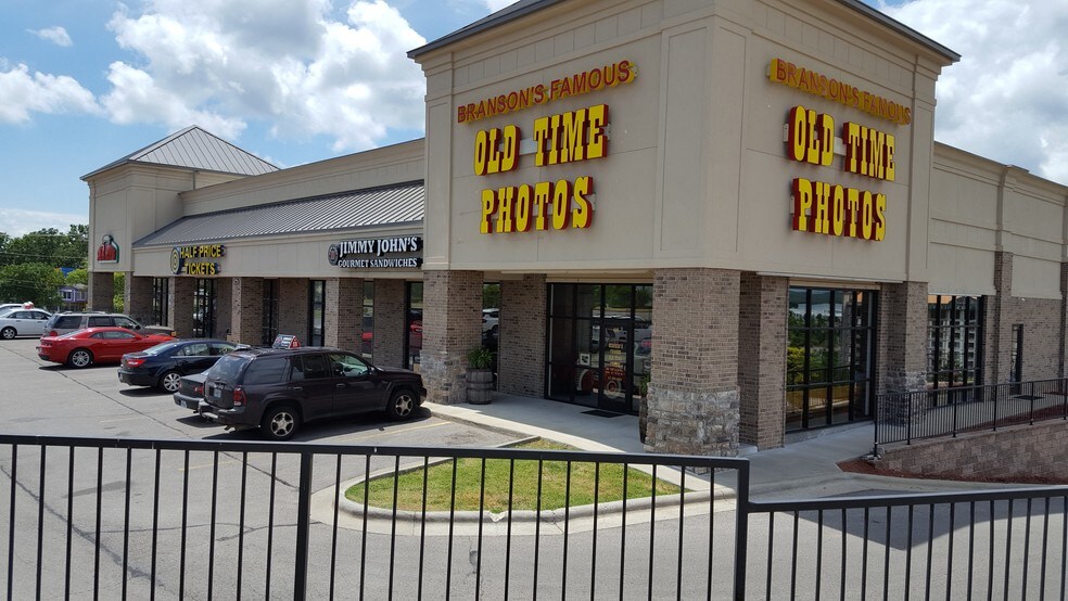 Primary Photo Of 2715 W Hwy 76, Branson Restaurant For Lease