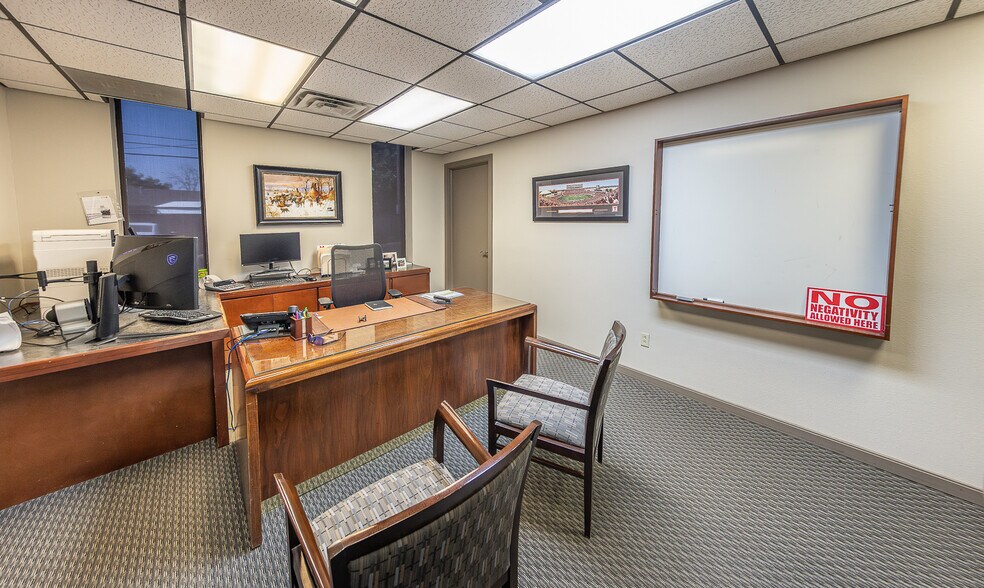 More Photos Of 2599 74th St, Lubbock Office For Sale